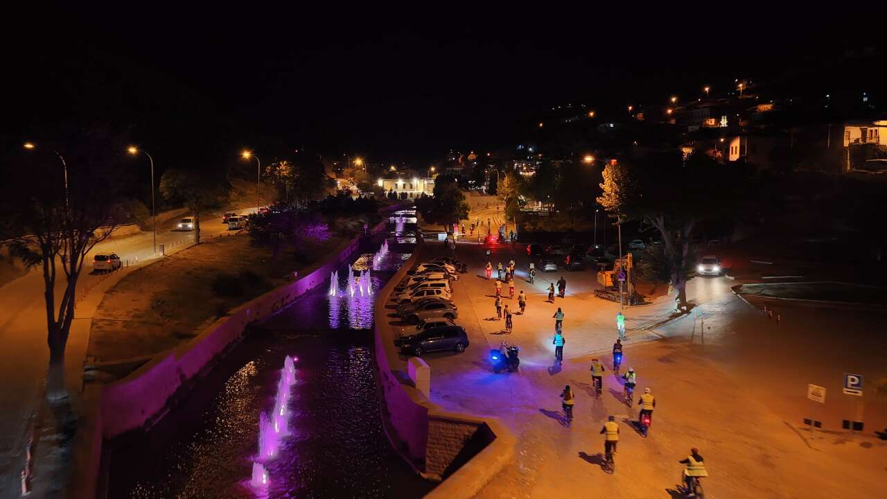Konya’da pazartesi akşamlarının yeni geleneği! Yüzlerce yıllık tarihe pedal çevirdiler 2